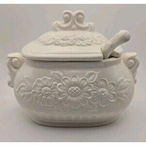Porcelain Soup Tauren/Gravy Boat, Lid And Spoon